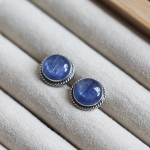 Blauwe kyaniet traditionele palen - kyaniet oorbellen - .925 sterlingzilveren stekers - kyaniet stekers