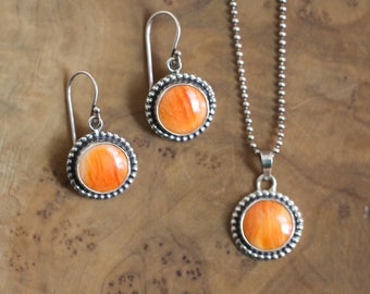 Sterling Silver Spiny Oyster Pendant – Chili Red Sun Drop Necklace