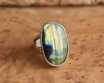 Labradorite Ring - .925 Sterling Silver Ring - Silversmith Ring - Big Labradorite Ring