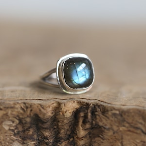 Labradorite Ring - .925 Sterling Silver - Labradorite Ring - Silversmith Ring