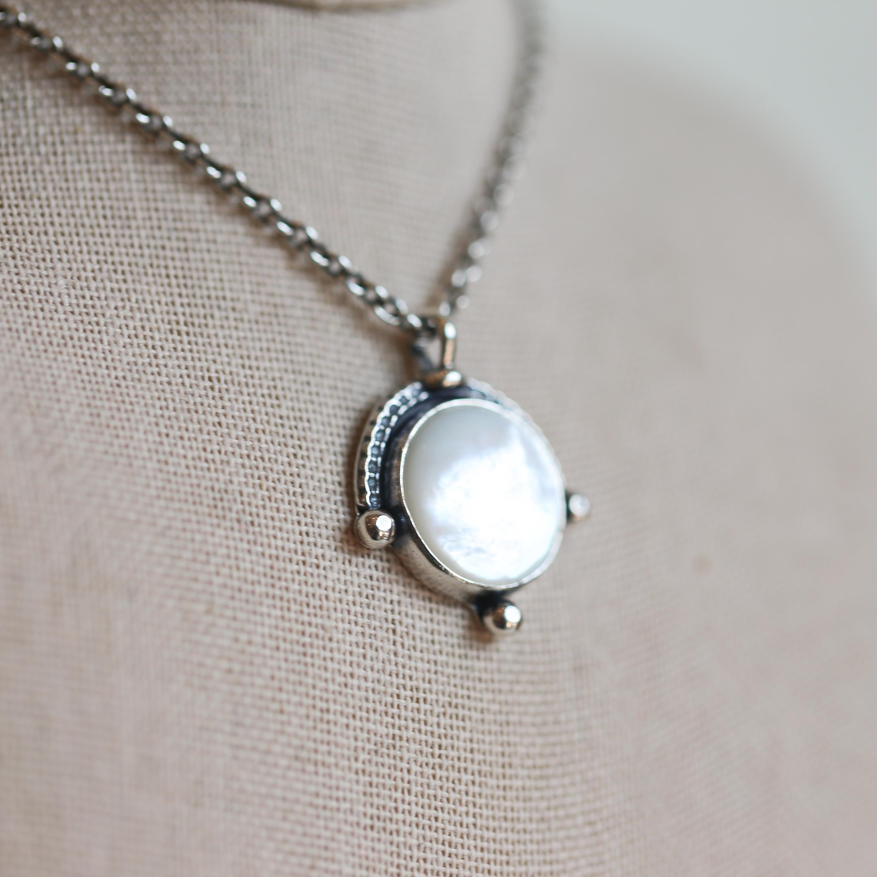★人気★ 【SHOVEOFF】 Silver Coin Oval Maria Necklace Mother of Pearl Compass Pendant - Sterling Silver