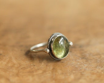 Cat Eye Apatite - Delica Ring - Silversmith Ring - Cat Eye Apatite Ring - dainty Green Ring