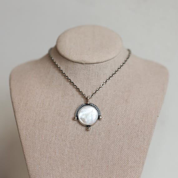★PEARLY MORE★ Mother of Pearl Point Magnet Necklace Positano mother-of-pearl charm medallions and mother-of