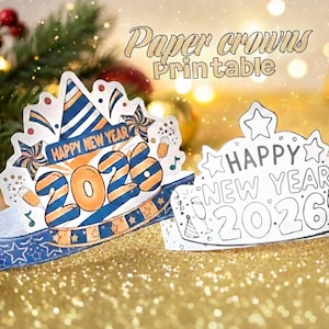 Puede incluir: Dos coronas de papel con "Feliz Año Nuevo" y los años 2023 y 2026 impresos. Una corona está coloreada con azul, naranja y blanco, mientras que la otra es un contorno en blanco y negro. El texto "Paper crowns Printable" está en la parte superior.
