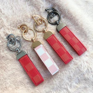 Louis Vuitton Checkered Keychain - Etsy