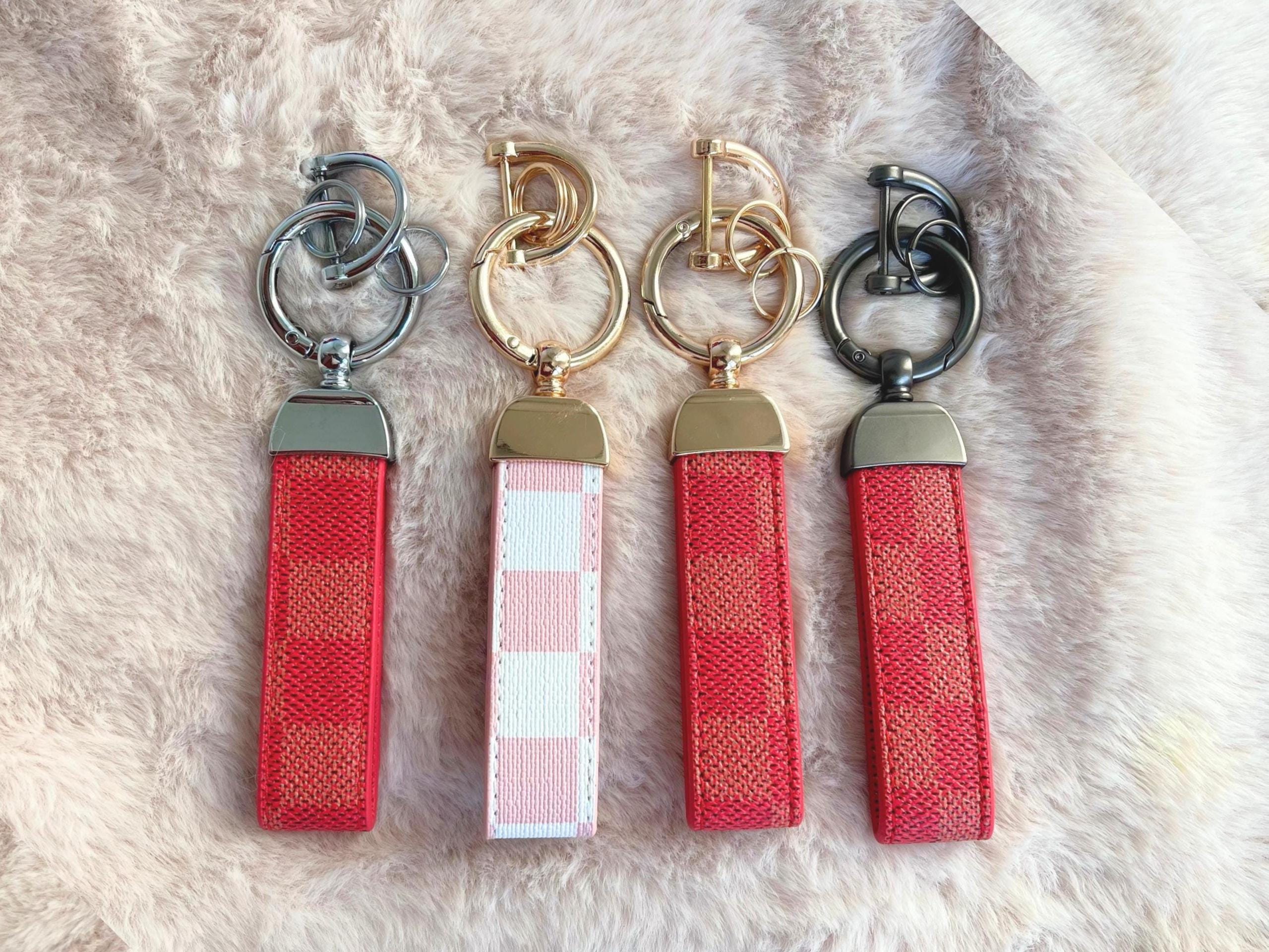 Louis Vuitton Checkered Keychain - Etsy