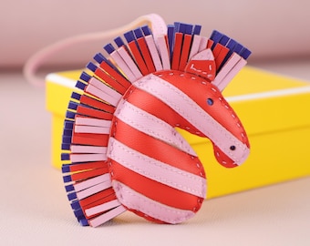 Pingente para bolsa GeeGee Savannah, mais cores disponíveis, pode ser personalizado com a cor que você desejar.