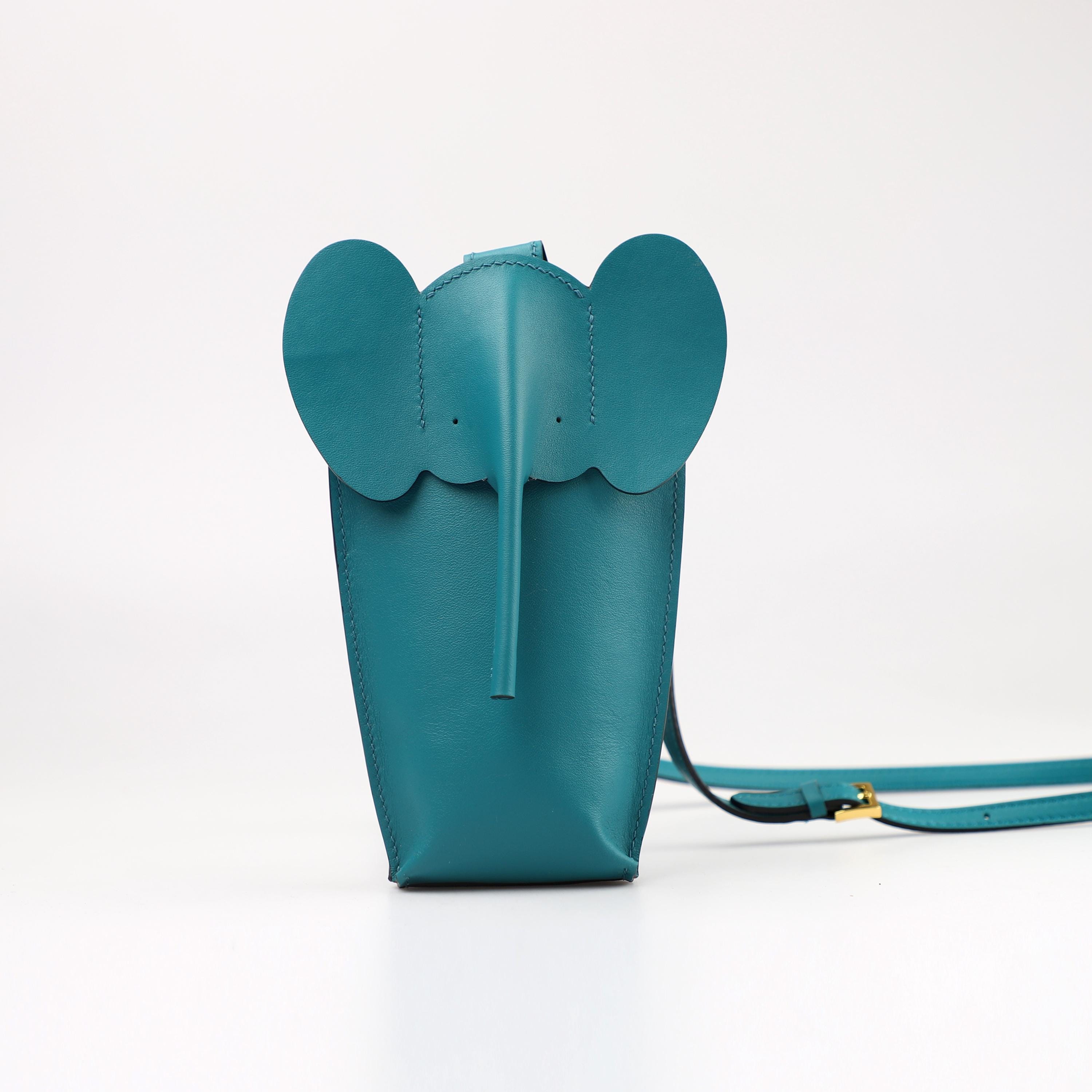 【国内発送】Elephant Pocket in classic calfskinセール Elephant Pocket in Classic Calfskin,elephant Leather Cross