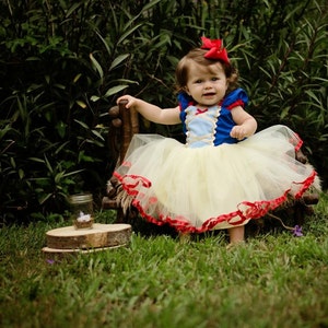 SNOW WHITE costume, princess dress, Snow White dress, girls princess costume dress TUTU dress style princess costume image 3