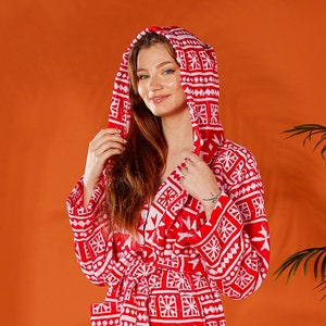 Red Patterned Hooded Bathrobe – Cozy Winter Robe with Nordic-Inspired Design, Soft Cotton-Blend Loungewear with Belted Waist and Pockets