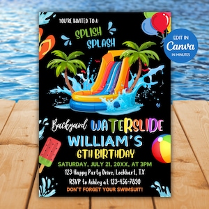 Può includere: Un biglietto d'invito nero con uno scivolo d'acqua gonfiabile colorato, palme, schizzi d'acqua, un pallone da spiaggia e un ghiacciolo. Il testo recita: YOU'RE INVITED TO A SPLISH SPLASH, Backyard WATERSLIDE WILLIAM'S 6TH BIRTHDAY, SATURDAY, JULY 21, 20XX, AT 3PM, 123 Happy Party Drive, Lockhart, TX, RSVP to Ashley at 123-456-7890, DON'T FORGET YOUR SWIMSUIT!