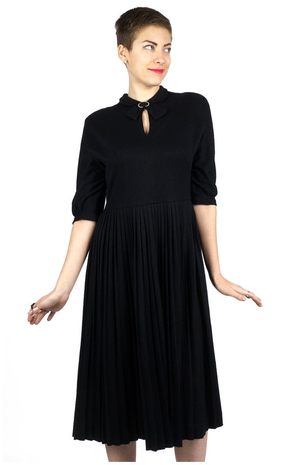 Vintage 1940s Black Wool Dress with Keyhole Bow N… - image 4