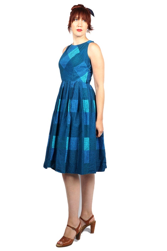 Vintage 1950s Fit and Flare Blue and Teal Bold Ch… - image 6