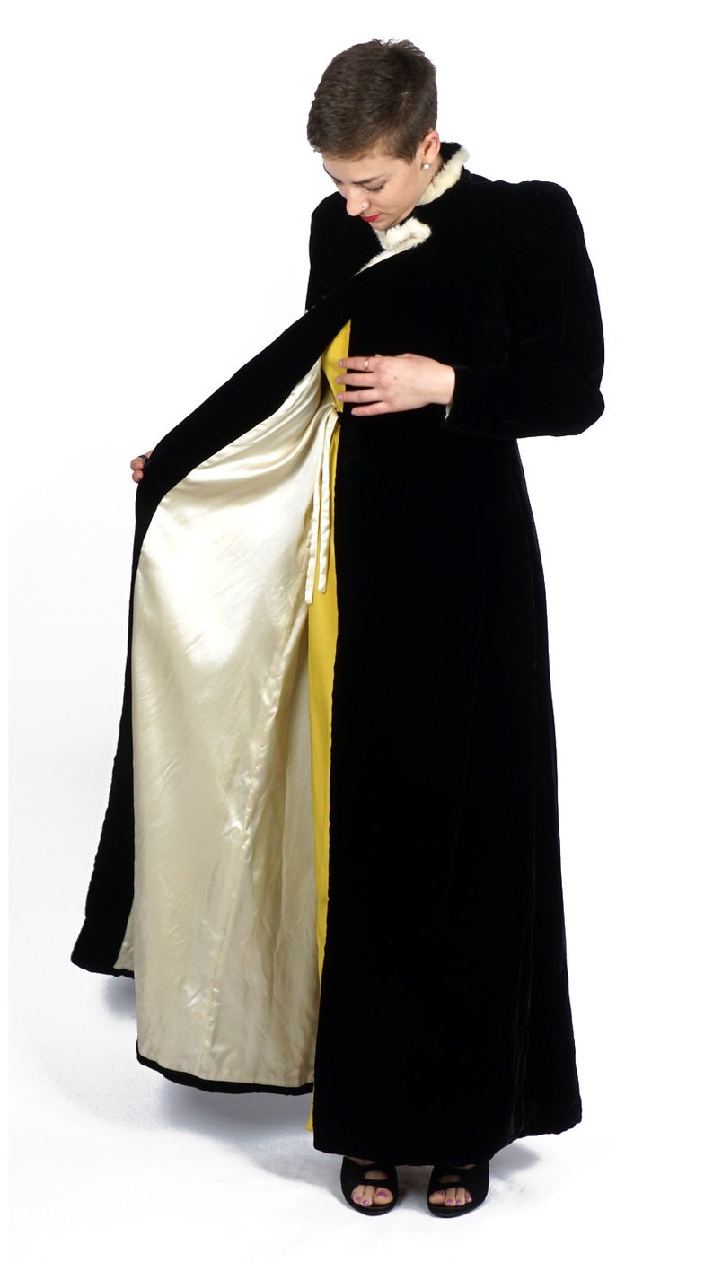 Vintage 1930s Black Velvet Evening Wrap Opera Coat Jacket w/ Asymmetric White Mink Fur Trim and Strong Puffed Shoulders Small/Medium image 6