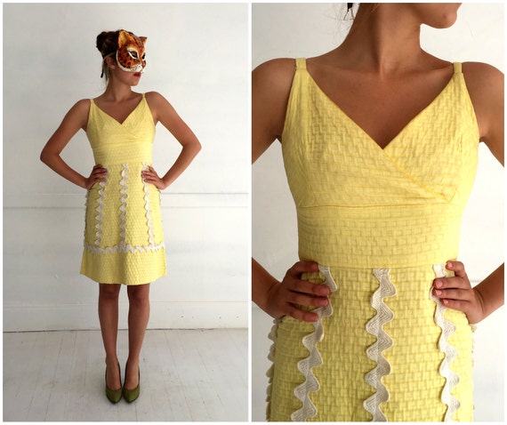 Vintage 60's Yellow Strappy Sun Dress with Giant … - image 2