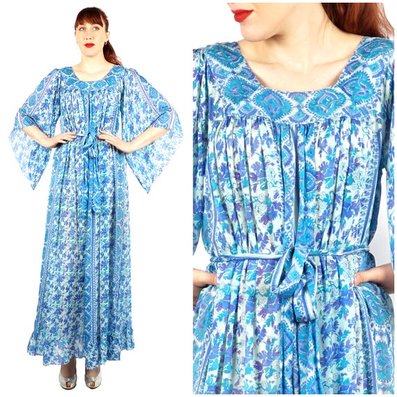 Vintage 60s/70s Blue Paisley Patterned 3/4 Bell An