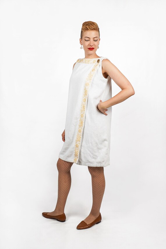 Vintage 1970s Sleeveless White Terrycloth Grecian… - image 4