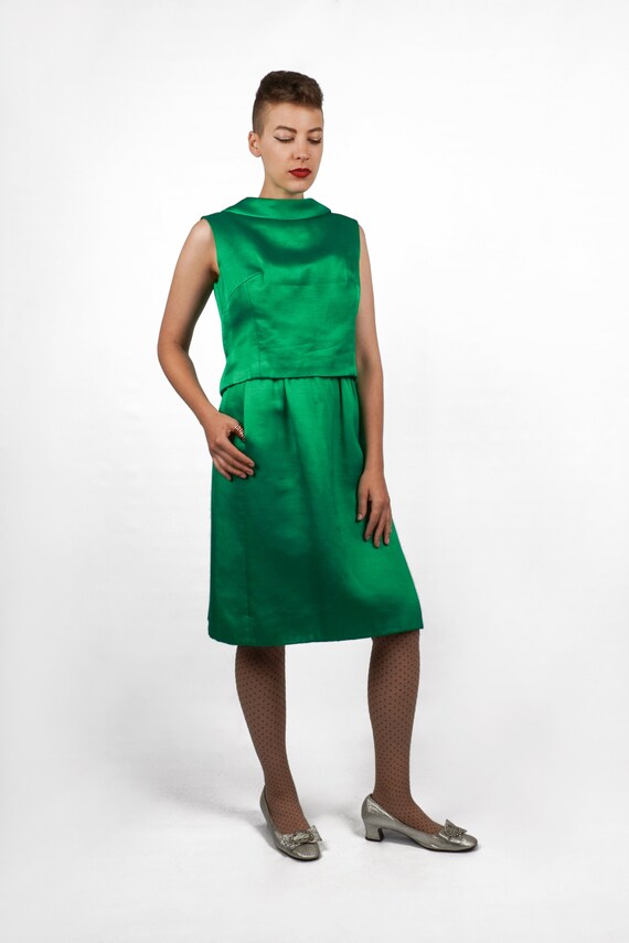 Vintage 1960s Mod Emerald Green Sleeveless Dress with Deep V Back by Jerry Silverman | Small/Medium Vintage 1960s Mod Emerald Green Sleeveless Dress with Deep V Back by Jerry Silverman | Small/Medium