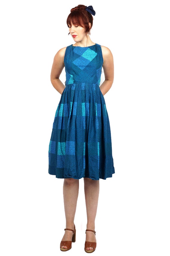 Vintage 1950s Fit and Flare Blue and Teal Bold Ch… - image 2