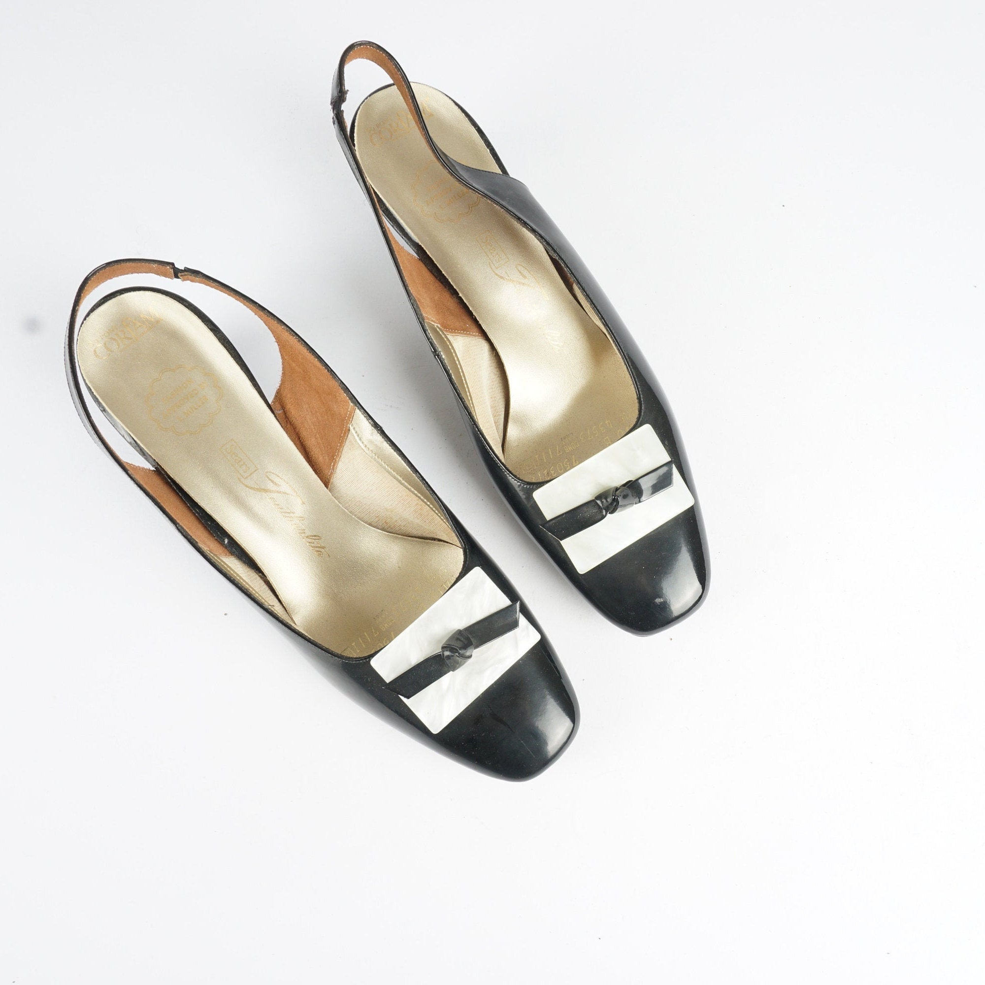 Sz. 10 | Vintage 1960s Deadstock Black and White Shell Slingback
