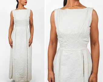 Vestido largo estilo columna sin mangas en color blanco marfil con brocado de algodón texturizado de los años 50 y 60 de Rappi / XS