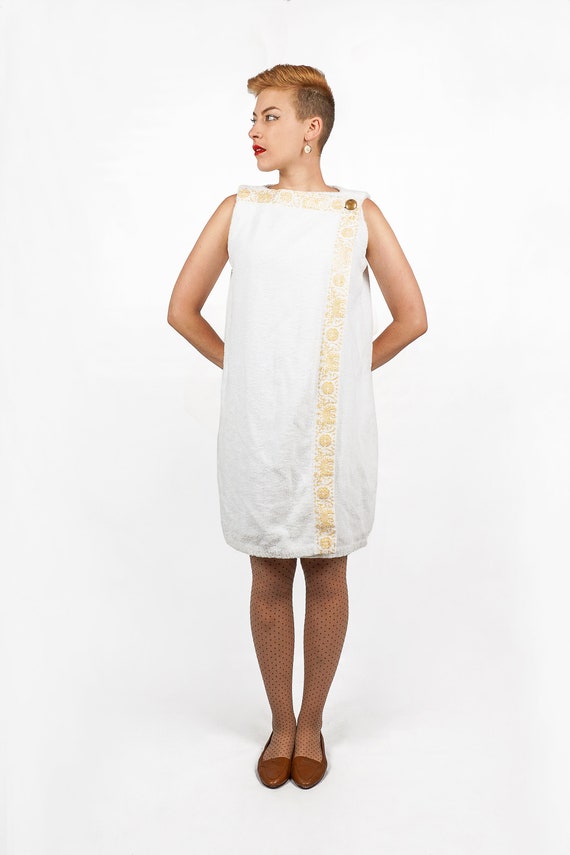 Vintage 1970s Sleeveless White Terrycloth Grecian… - image 3