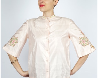 Vintage 1960s 100% Silk Pink Floral Embroidered Button-up Shirt with High Mandarin Collar by Lydia de Roma for Bullock's Wilshire | Medium