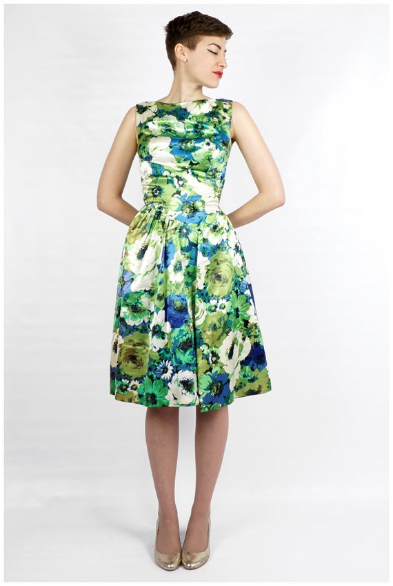 Vintage 1950s Green, White & Blue Floral Fit and … - image 4