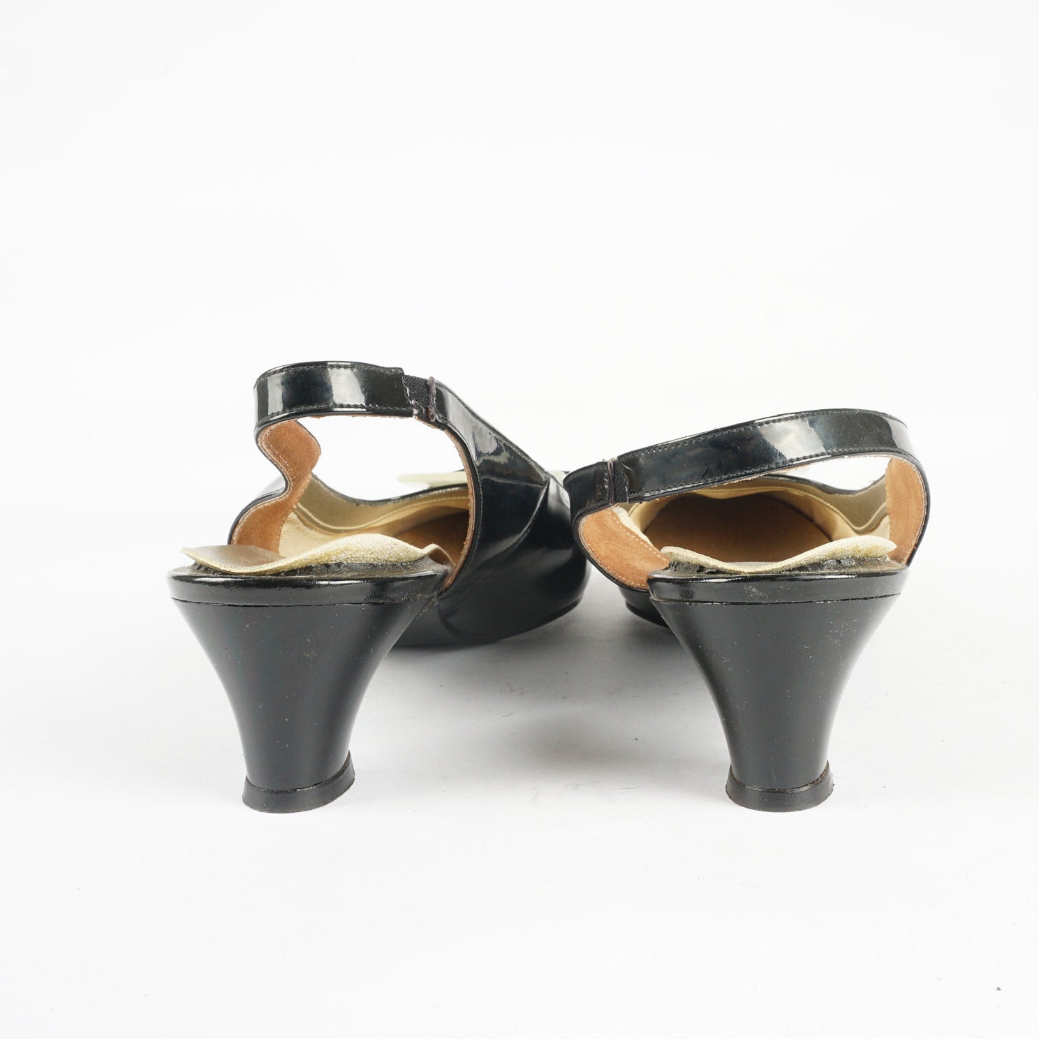 Sz. 10 | Vintage 1960s Deadstock Black and White Shell Slingback