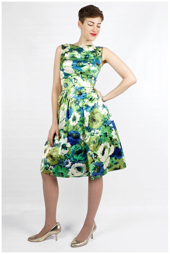 Vintage 1950s Green, White & Blue Floral Fit and … - image 3