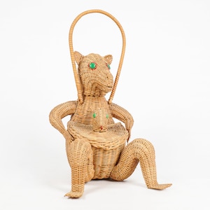 RARE Vintage 1950s Wicker Novelty Animal Figural Seated Kangaroo and Joey Basket Purse Handbag in Natural Brown