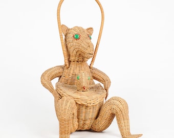 Bolso de mano vintage de mimbre de los años 50 con forma de canguro sentado y Joey, en marrón natural.