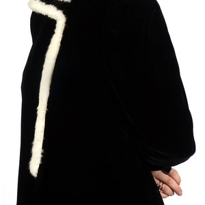 Vintage 1930s Black Velvet Evening Wrap Opera Coat Jacket w/ Asymmetric White Mink Fur Trim and Strong Puffed Shoulders Small/Medium image 5