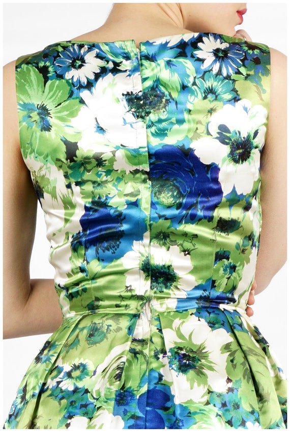 Vintage 1950s Green, White & Blue Floral Fit and … - image 7