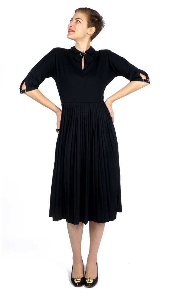 Vintage 1940s Black Wool Dress with Keyhole Bow N… - image 3