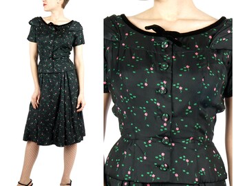 Vintage 1950s Black Boat Neck Short Sleeve Peplum Party Dress with Pleated Shoulder Detail and Velvet Bow by Grabois | Small