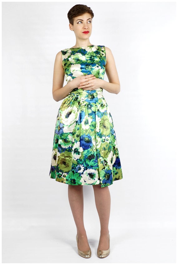 Vintage 1950s Green, White & Blue Floral Fit and … - image 2