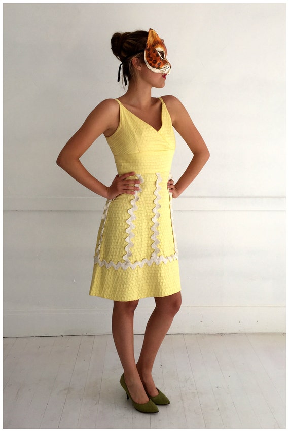Vintage 60's Yellow Strappy Sun Dress with Giant … - image 3