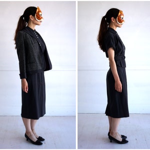 1950s/60s Traje de falda de tres piezas en gris oscuro con chaqueta de tweed de Natalie verde / pequeño imagen 6