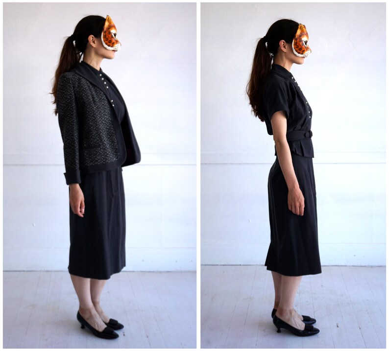 1950s/60s Traje de falda de tres piezas en gris oscuro con chaqueta de tweed de Natalie verde / pequeño imagen 6