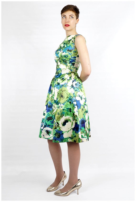 Vintage 1950s Green, White & Blue Floral Fit and … - image 6