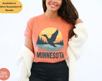 Camiseta Comfort Colors con estampado de pájaro somormujo de Minnesota, camiseta con estampado de puesta de sol en el lago, sudadera con capucha para actividades al aire libre del Medio Oeste.