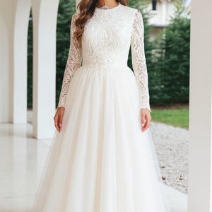 Gorgeous Short Sleeve Lace Tulle Princess Ivory Wedding Dress