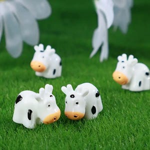 Dollhouse Tiny Miniature Cow Sets of Cute Little Heffers