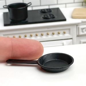 Dollhouse Frying Pan 1.5&quot; Vintage Cast Iron Style Resin 3 Piece Set 1/6 Scale