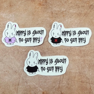 Punk Miffy / Nijntje Sticker ‚Miffy ist gleich vor der Tür‘