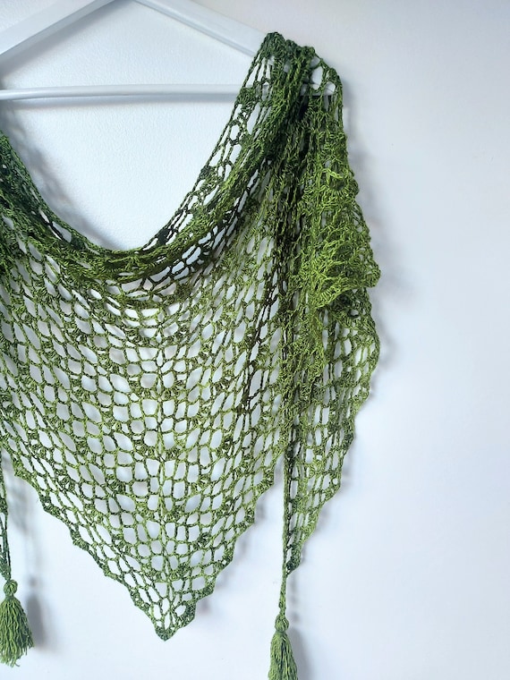 Crochet Lace Triangle Shawl Pattern – Fingering Yarn (PDF Pattern)