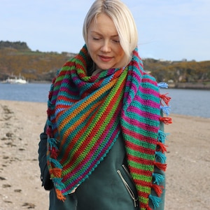 Crochet Shawl Pattern - easy triangle shawl PDF - Gradient yarn