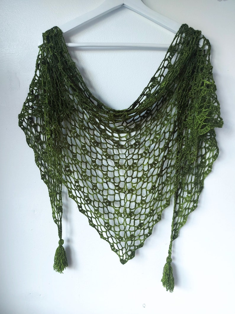 Crochet Lace Triangle Shawl Pattern – Fingering Yarn (PDF Pattern) - Etsy