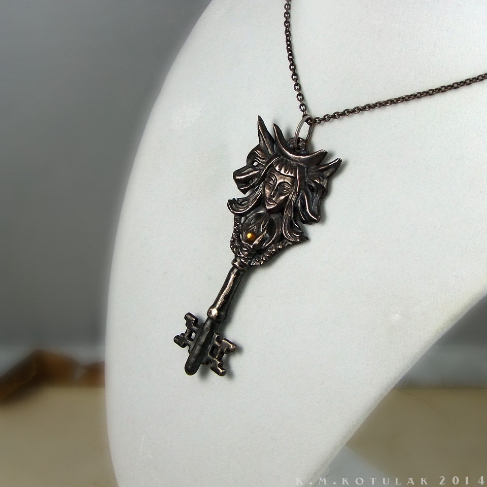 Hekate's Key Pendant In Sterling Silver: Handmade Goddess - Foto 5